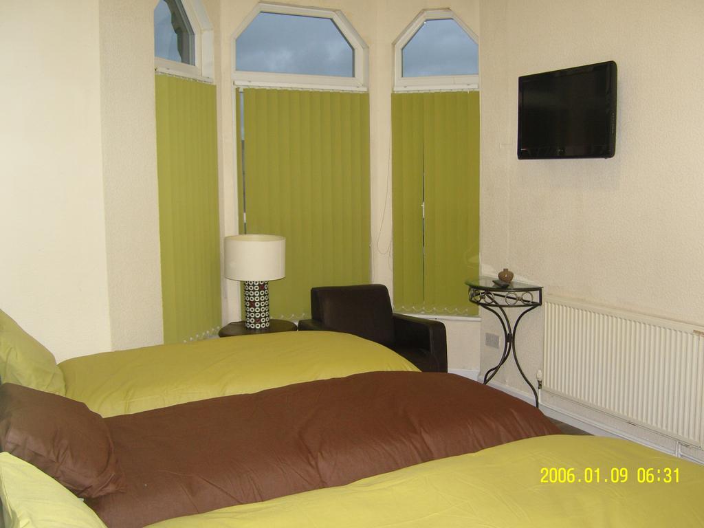 The Kop View Hotel Ливърпул Екстериор снимка