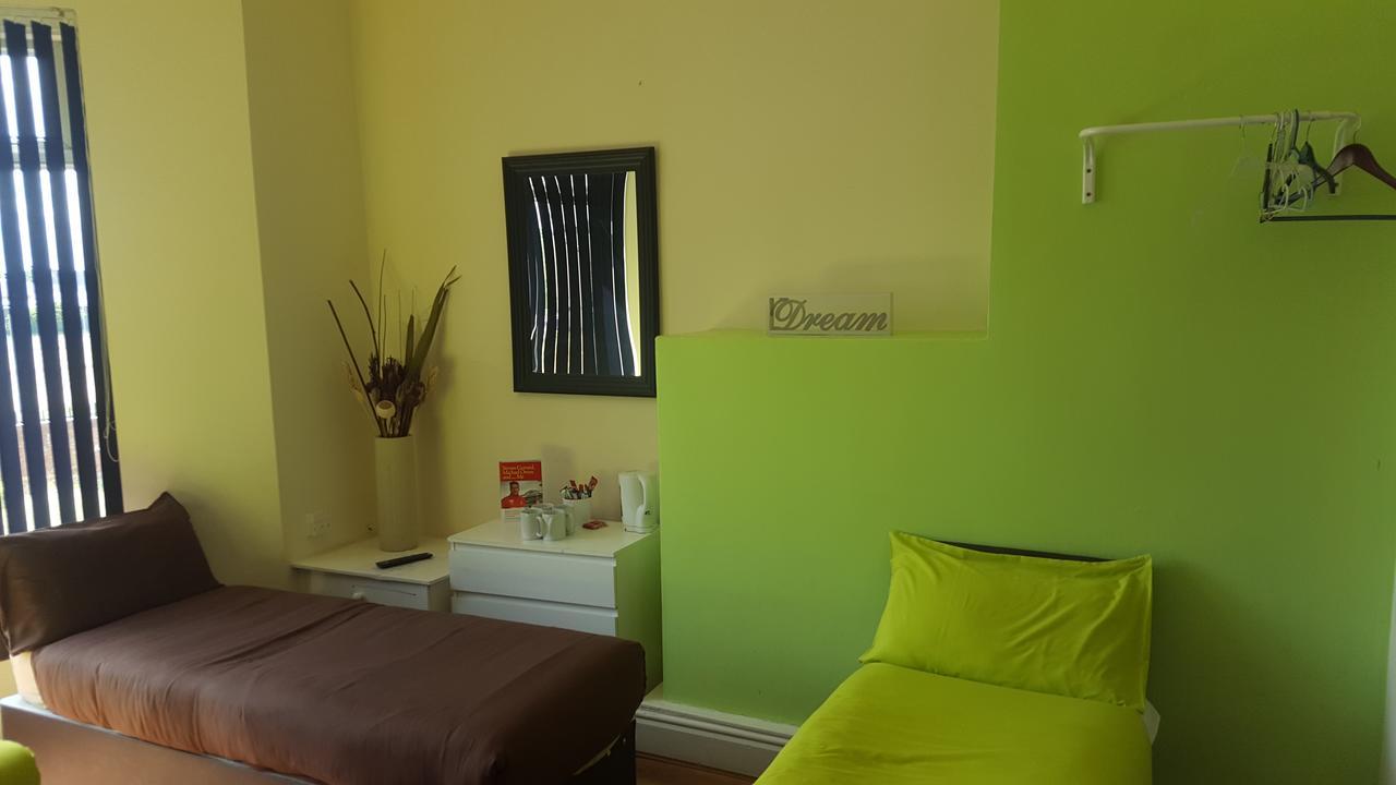 The Kop View Hotel Ливърпул Екстериор снимка